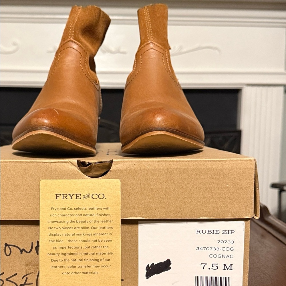 FRYE AND CO. Cognac Ankle Booties